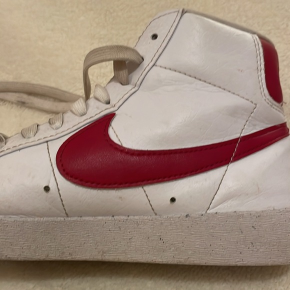 Nike Blazers Size US9 red and white in good but used condition - Picture 2 of 8